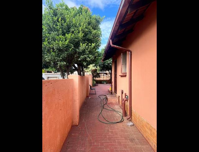 2 BEDROOM HOUSE FOR SALE IN GEELHOUTPARK